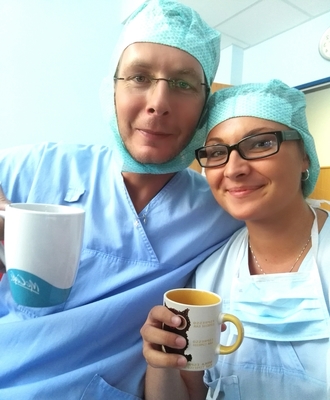 2016 Krásné cikánky Verča a Šimon v převlecích za chirurgy